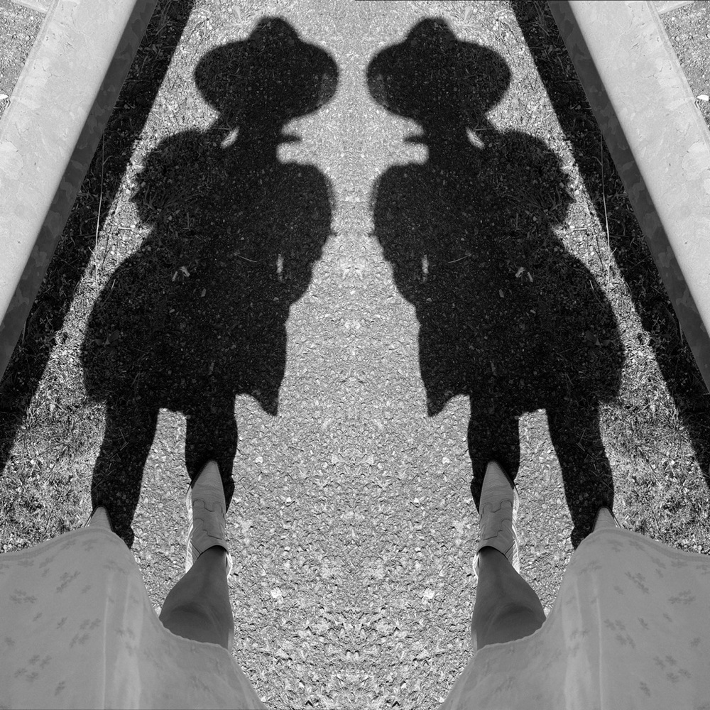 ✨LIKE TO BOOKMARK CLOSET✨Welcome to Just Breezin’!✨ - Picture 4 of 4